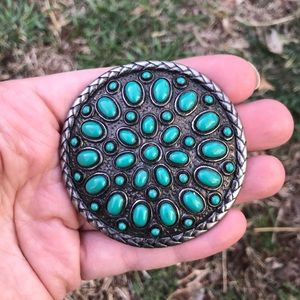 Belt buckle southwestern style round